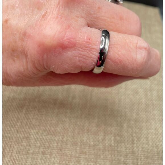 New Stainless Steel Ring Size 9 Unisex Stacking or Wedding Band - Picture 1 of 7